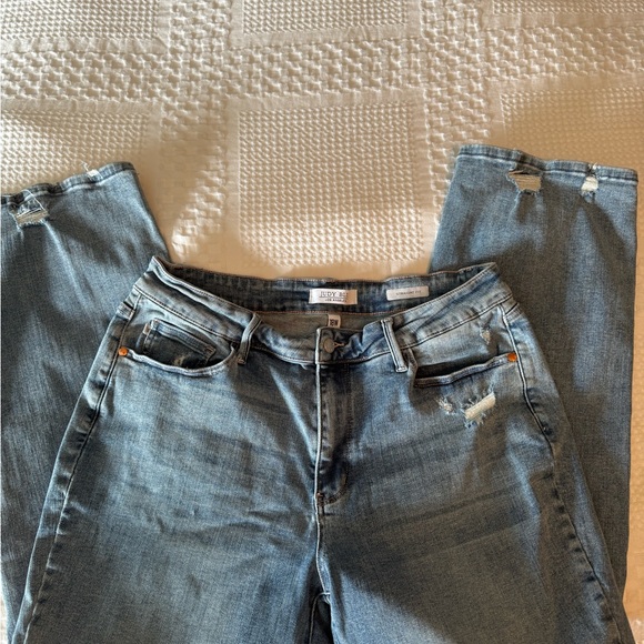 Judy Blue Women’s Light Blue Straight Leg Distressed Jean-18W - Picture 2 of 5